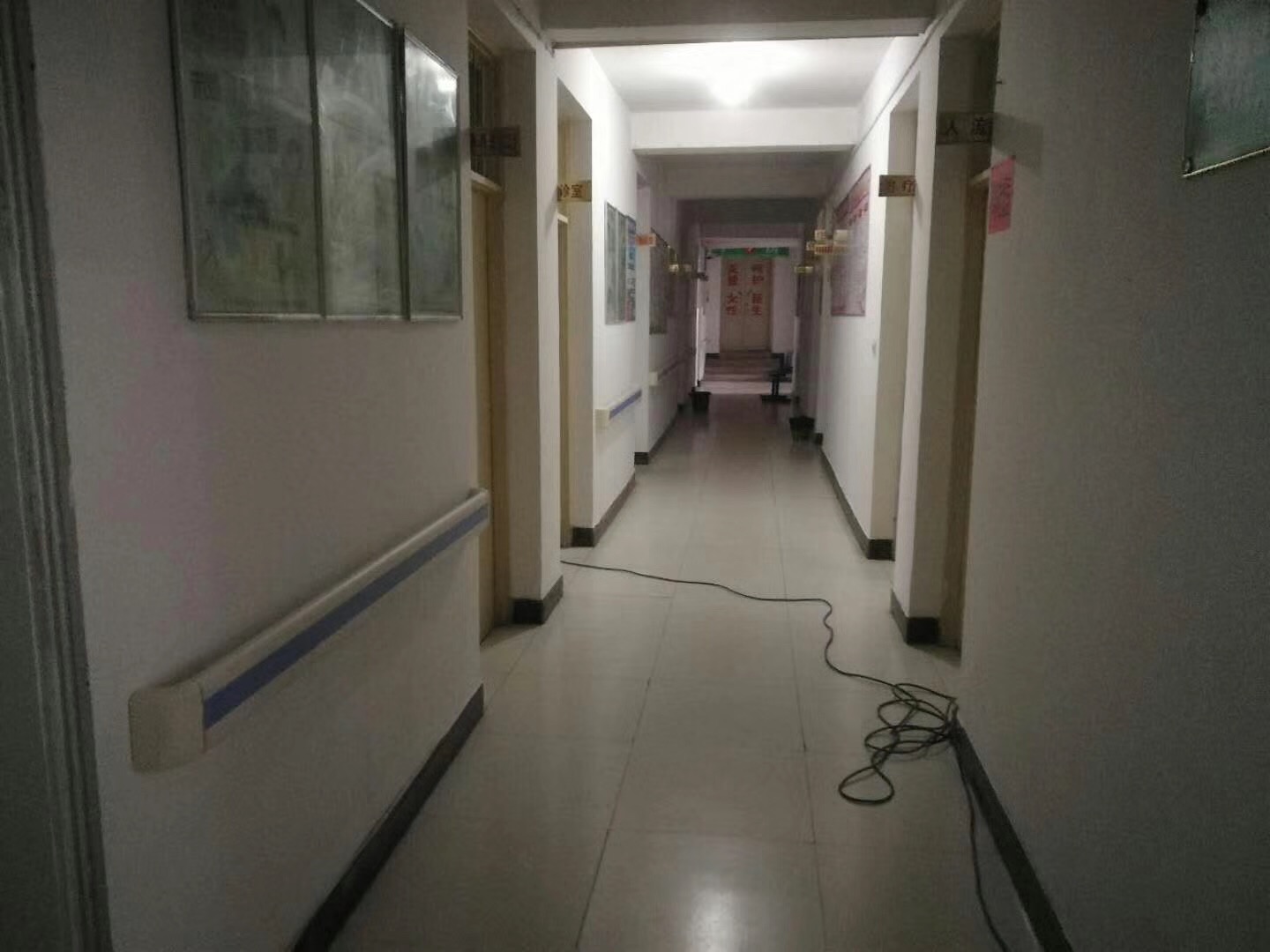 【防撞扶手】原來安徽岳西縣中心衛(wèi)生院安裝的是這款