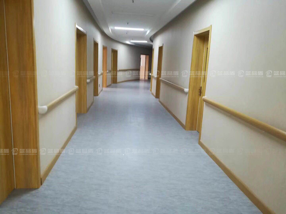 【甘肅】白銀第三人民醫(yī)院一期工程安裝的是PT-89款防撞扶手