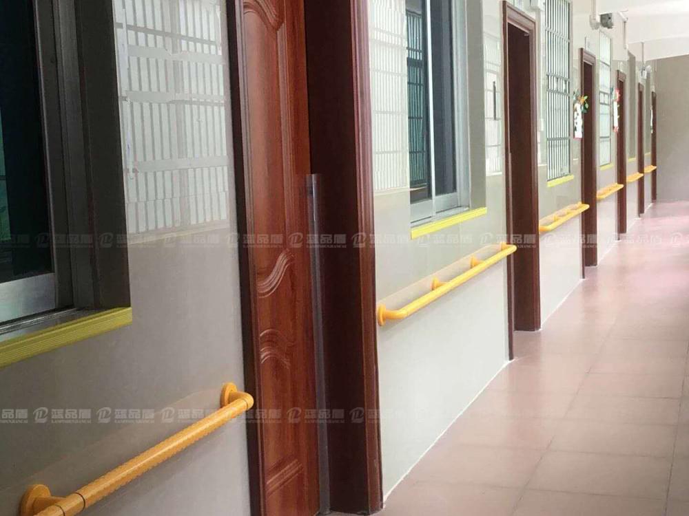 【烏魯木齊】尼龍走道扶手到廣州藍(lán)品盾廠家選購(gòu)，很是方便快捷