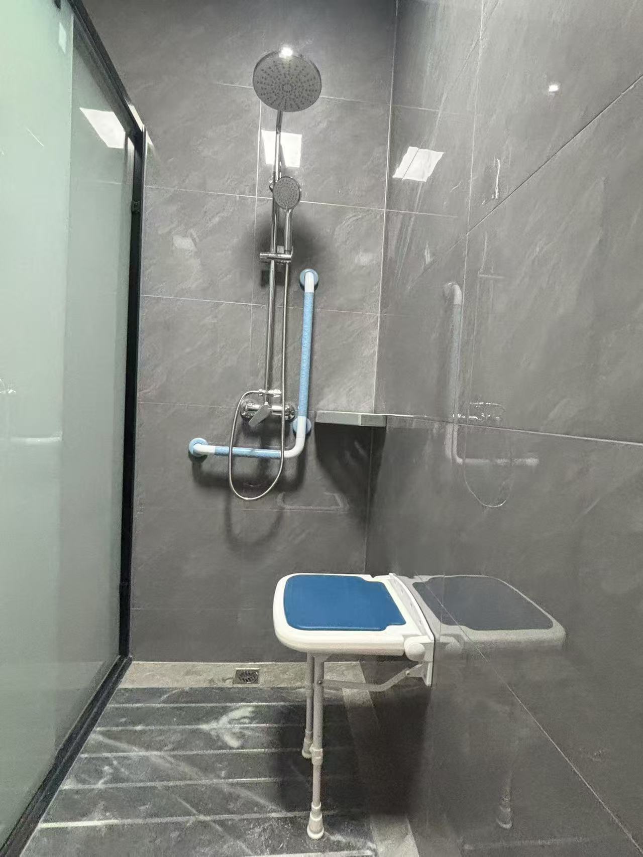 西安殘疾人服務(wù)中心定制新款無障礙扶手【藍(lán)品盾】